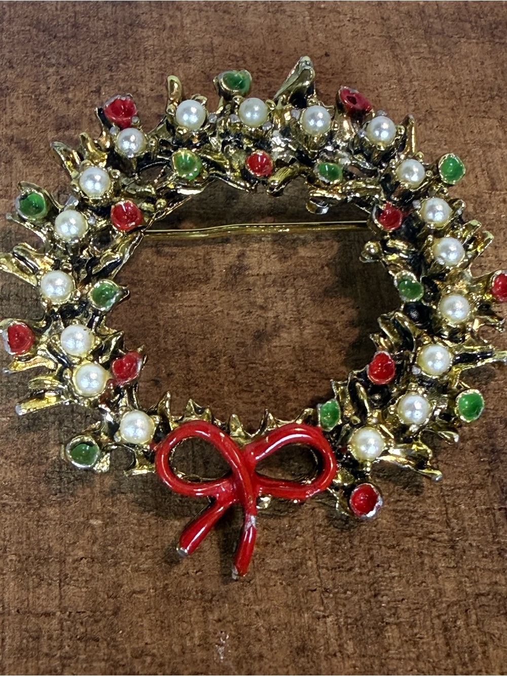 Christmas Wreath Brooch Faux Pearl Red Green Berry Gold Tone Holiday Pin